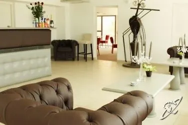 מלון דירות Adonis Aix En Provence 3*